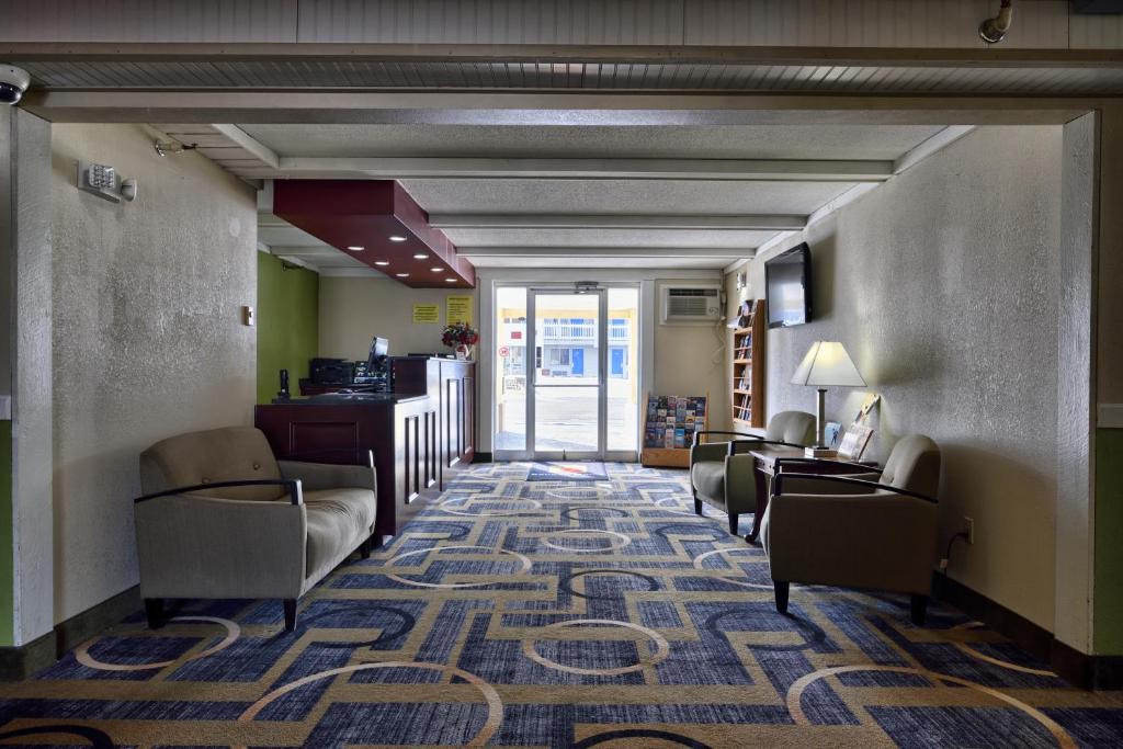 Super 8 By Wyndham Bangor photo