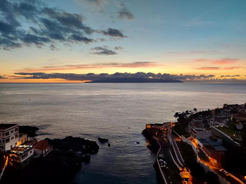 Sunset Relax, Puerto de Santiago