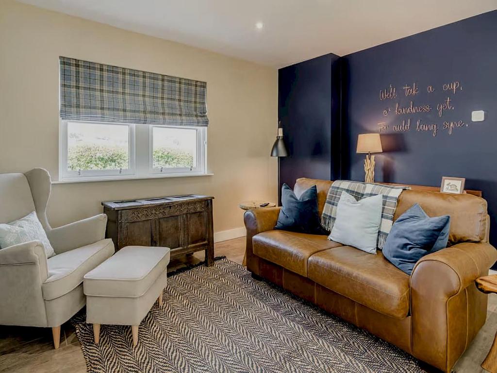 Pass the Keys Beautiful Cottage in Historical Robert Burns Farm, Dumfries