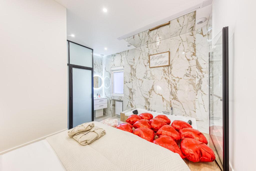 Netflix & Bubbles, Clichy