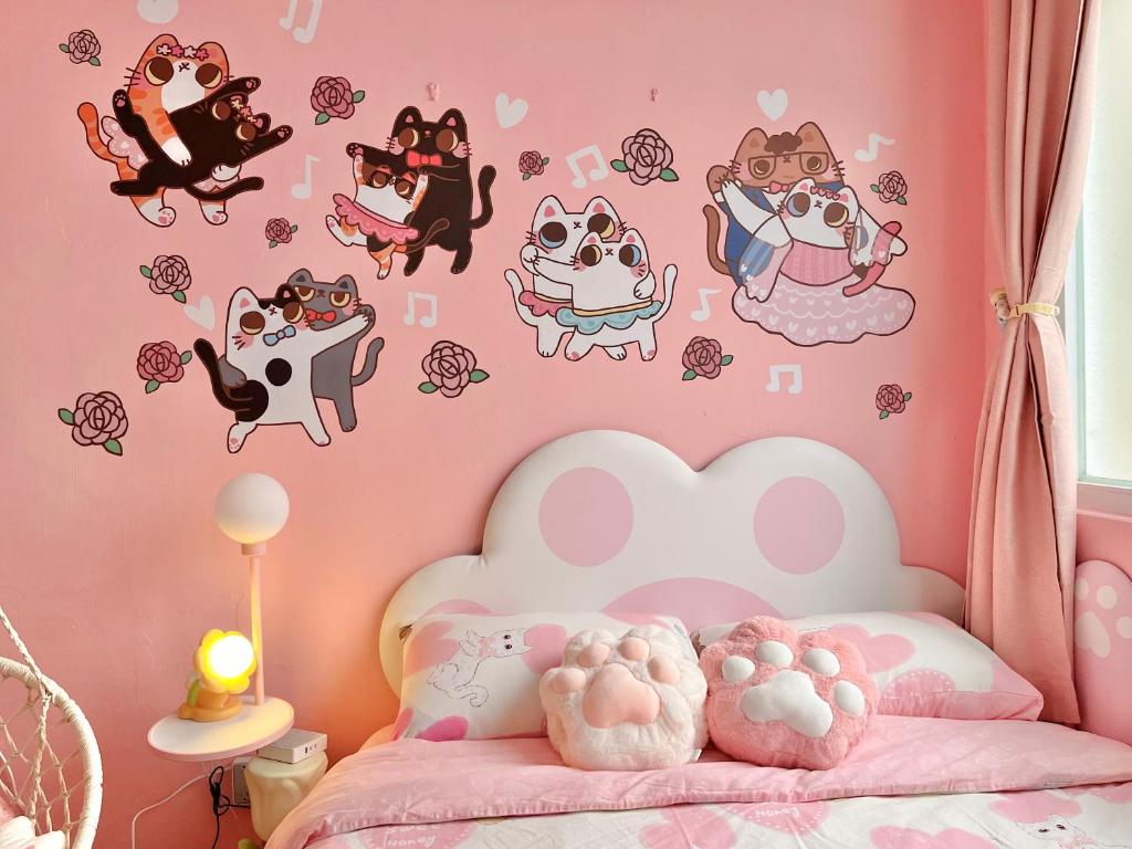 Moon walks slowly, Tainan