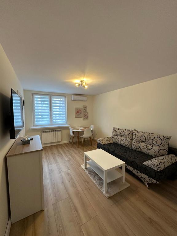 Jasna Kawalerka, Mielec