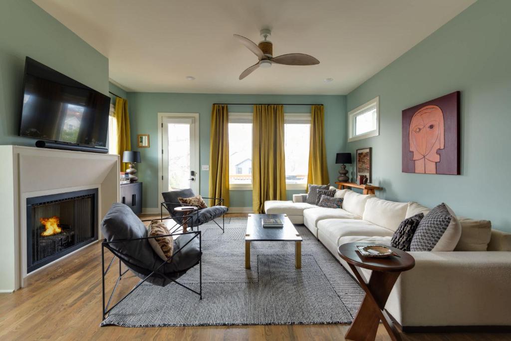 The Lyric - New Luxury Home, Rooftop with Firepit!, Nashville