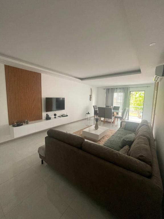 Top Apartment, Praia