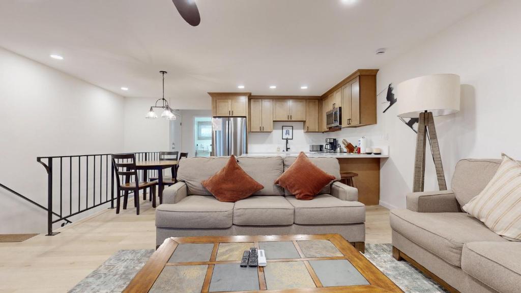 Lakeview Villas #06 condo, Mammoth Lakes