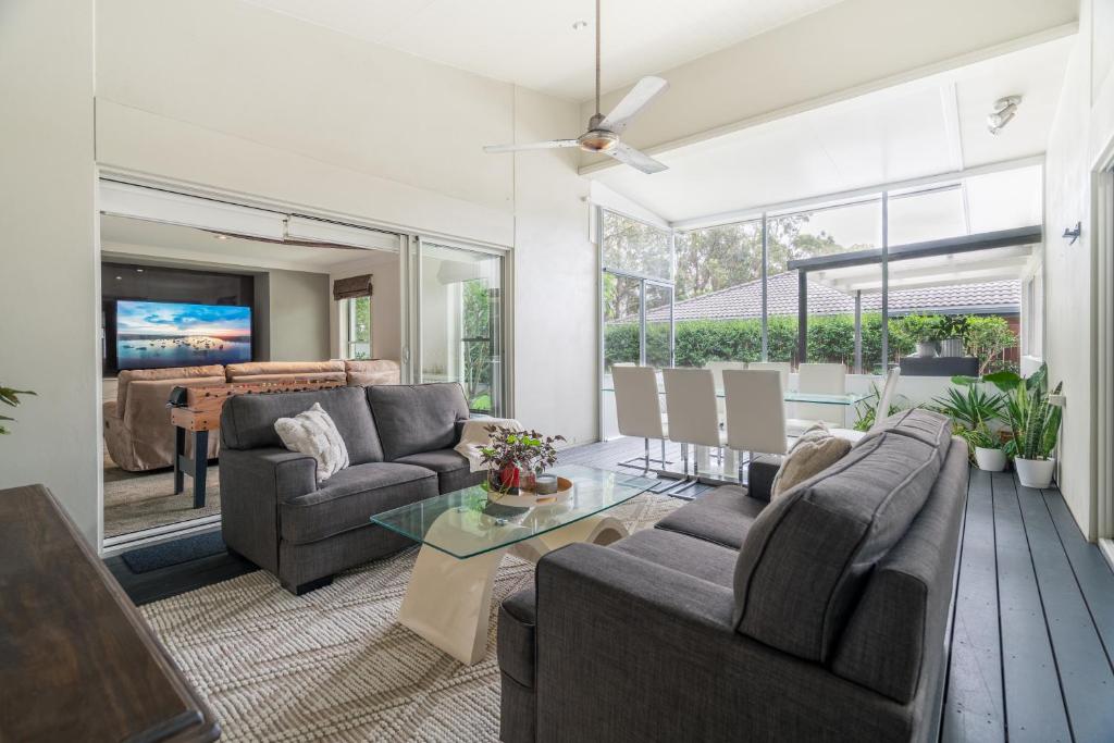 8 min to beach, Sleep 12 and Pets, Port Macquarie