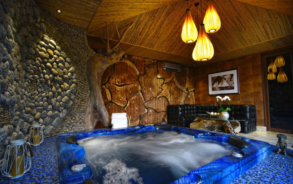Hot tub