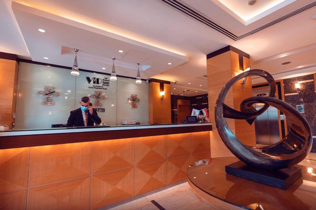 Front desk [24-hour]