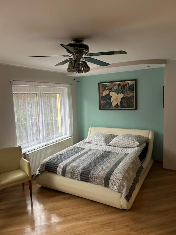 Pokój z łazienka i balkonem, Svinoústí