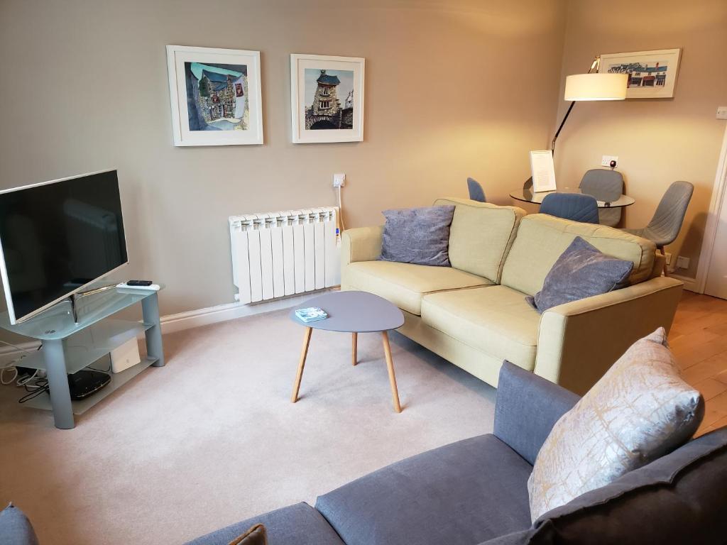 Bowness On Windermere, Excellent Apartment For 4 With Parking, Bowness-on-Windermere