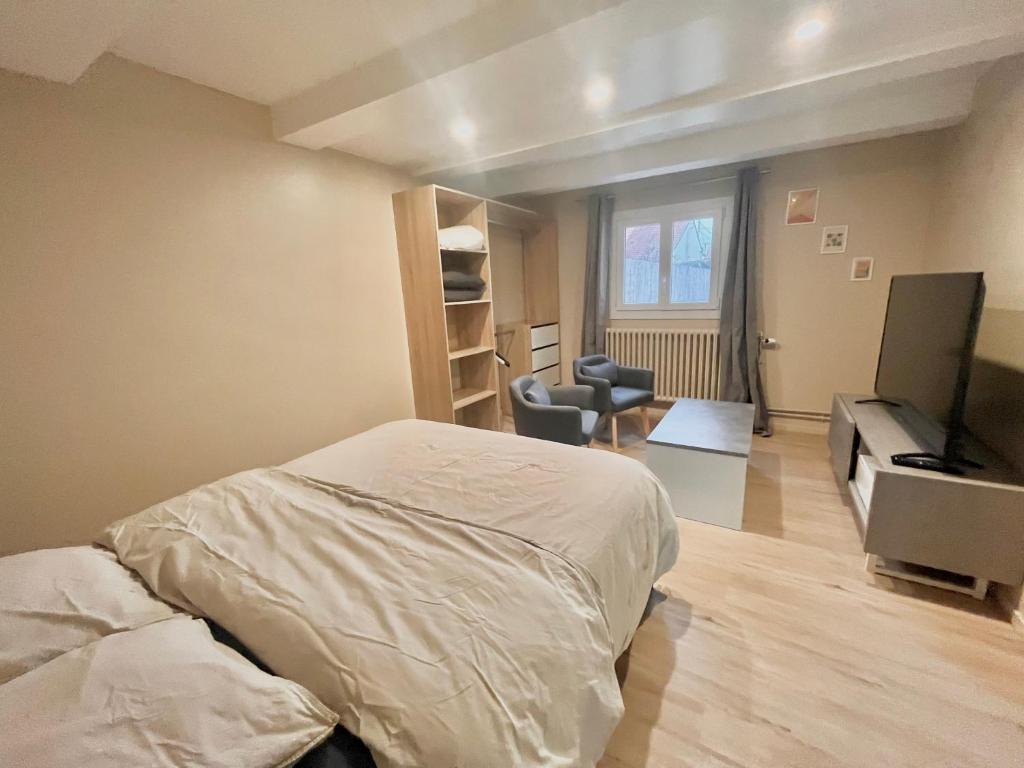 Studio avec cuisine, salle de bain et garage privé proximité 24h - 2