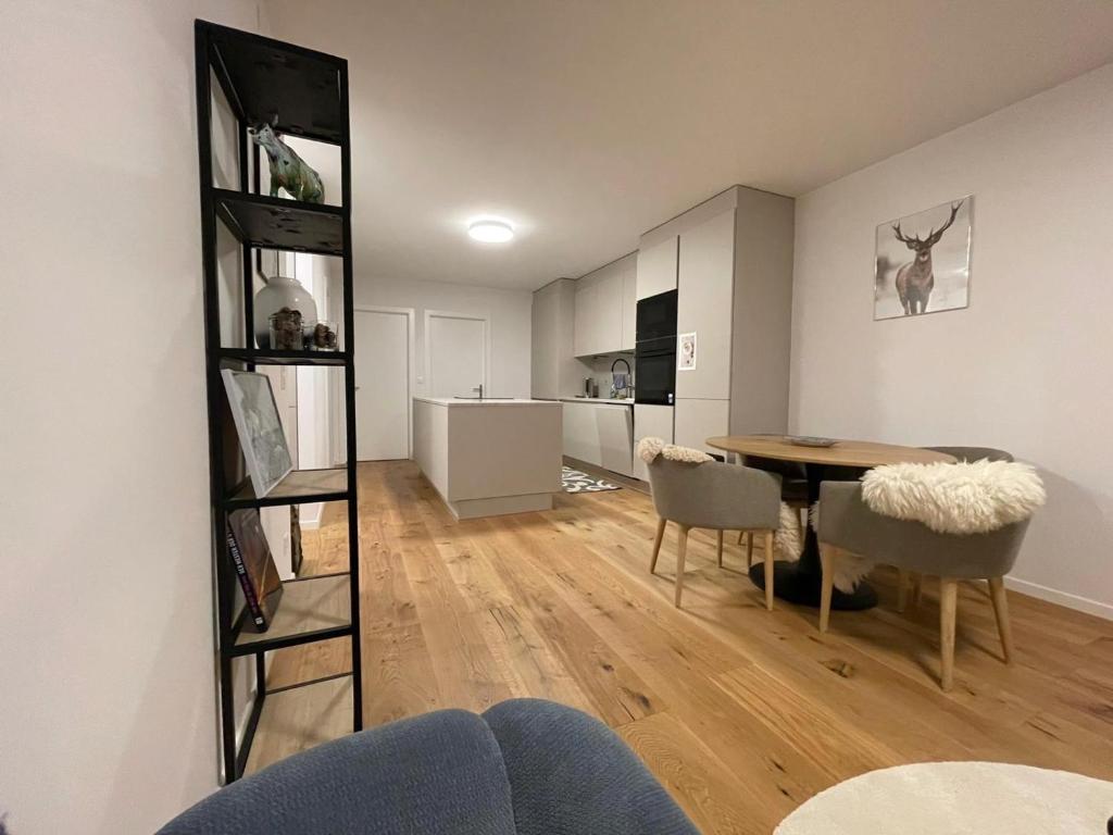Bel Appartement Centre Crans Montana, Vue Alpine et Fraîcheur - 4