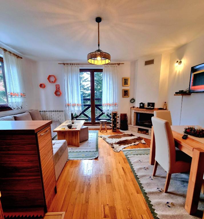 Pogled - 4