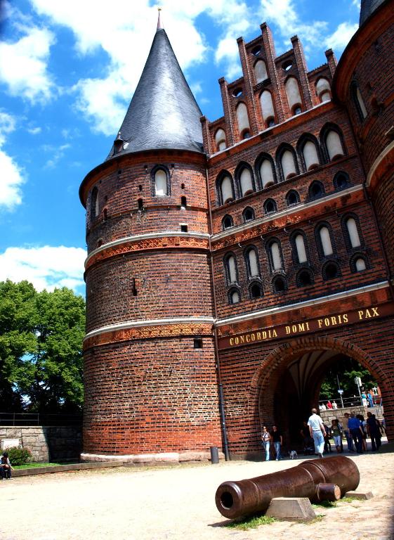 Jh Lübeck Vor Dem Burgtor