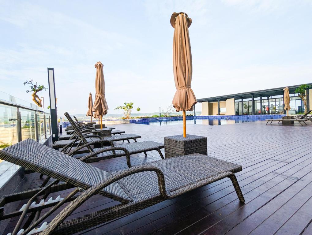 Lovina 806 at Pollux Meisterstadt, Batam Center