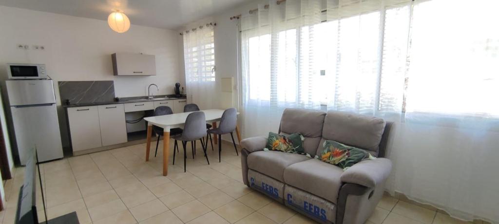 L'hibiscus - Zac Hibiscus à deux pas de l'université des Antilles Guyane, Cayenne