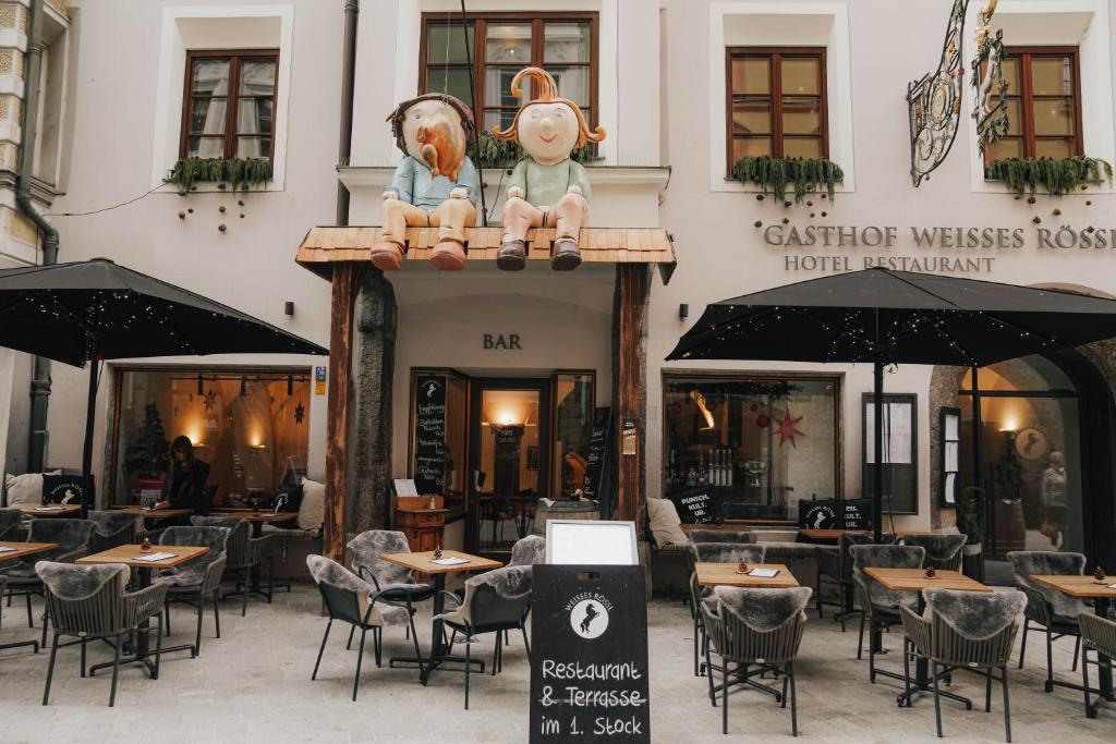 ไวส์เซส รอสซึล (Weisses Rossl)