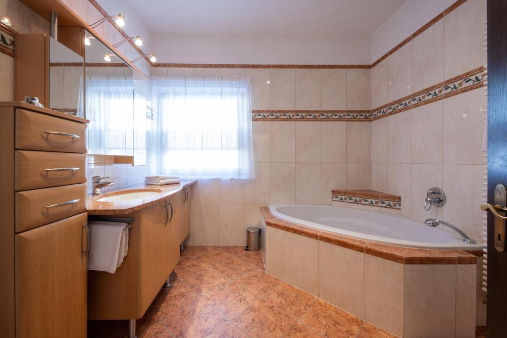 Ferienwohnung Zirbenglück- Wellness inklusive - 5