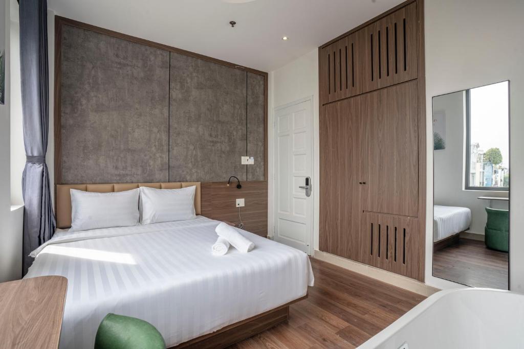 Lá Hotel Trương Công Định