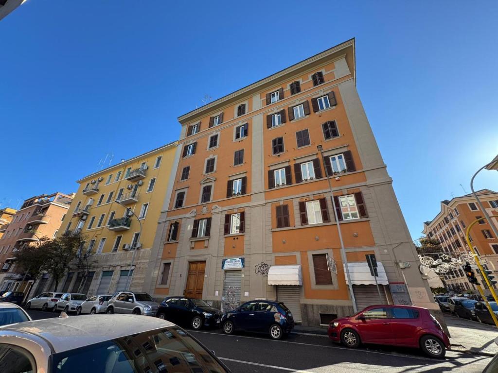Warm Hideaway in Vibrant Tuscolano - 3