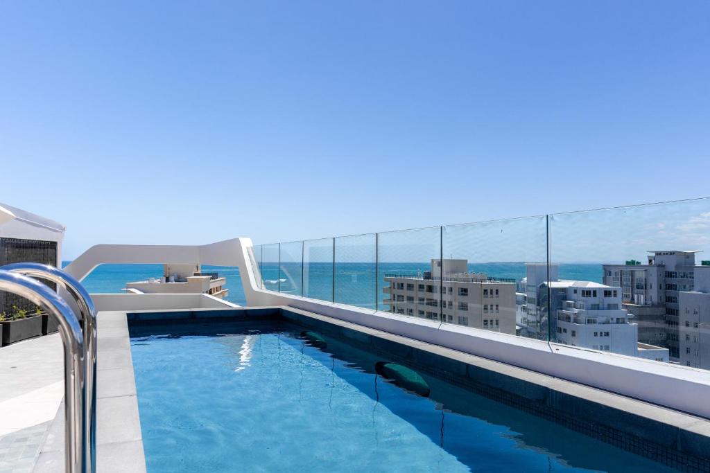 The Blok 102 -1 Bedroom Apartment in Sea Point, Кейптаун