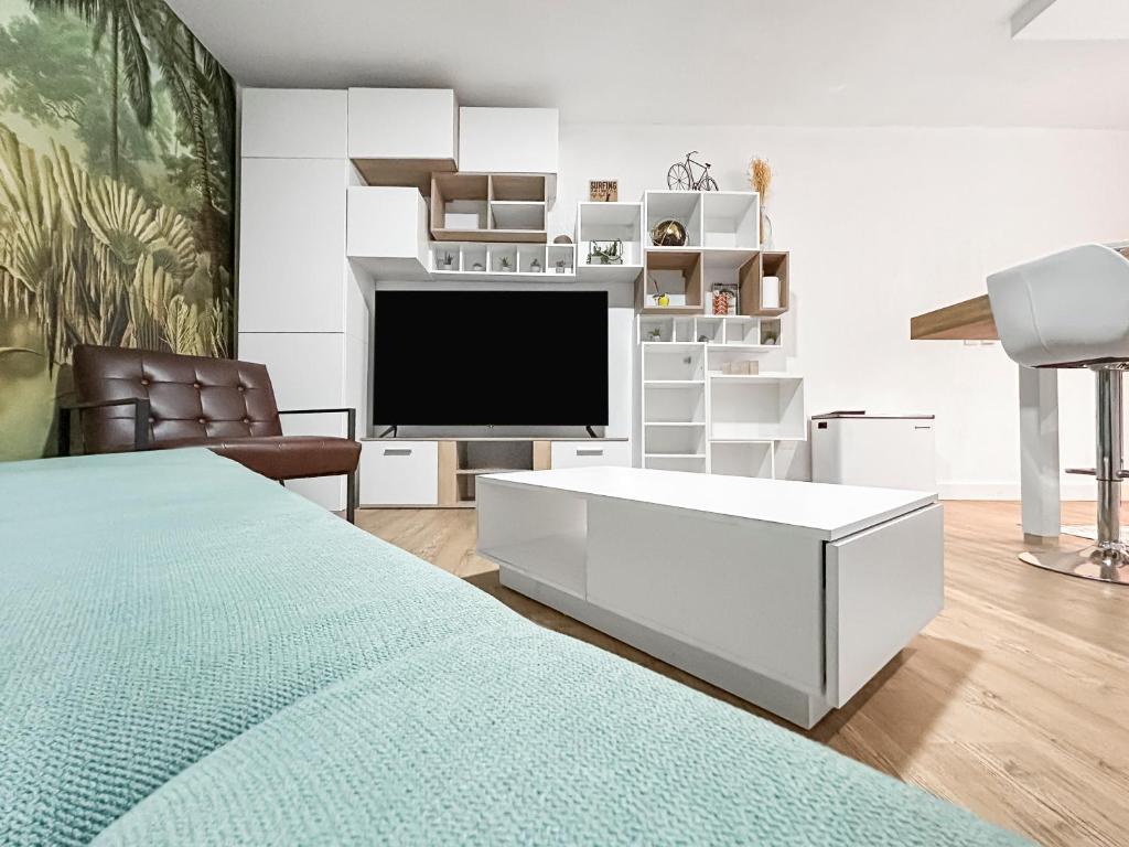 T2 35m2 clim, piscine, balcon et parking privé à 2 pas du port Santa Lucia - 4