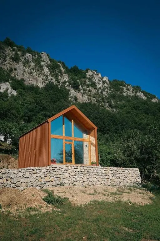 Ostrog Wood House，位于Železnička Stanica Dabovići的酒店