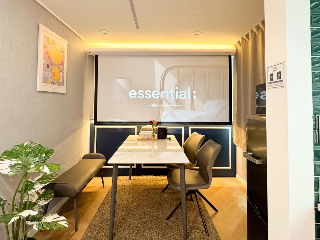 K Hill Stay, Seul