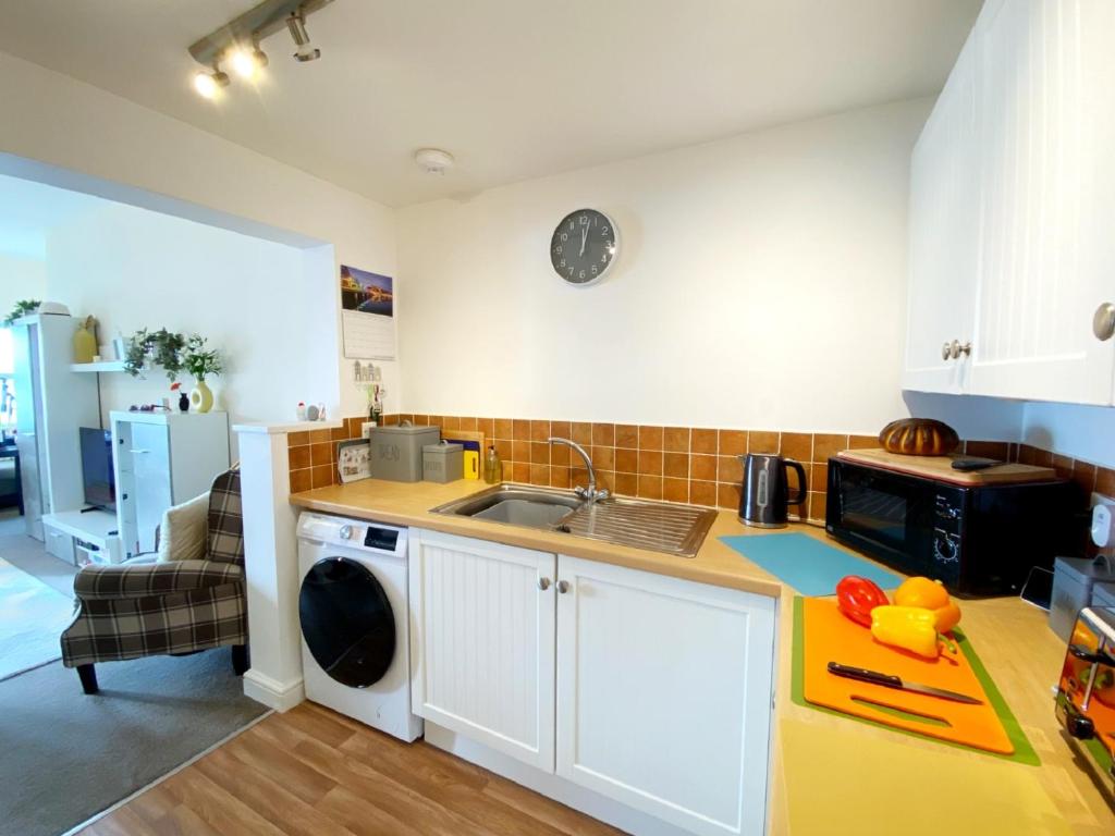 No1 Marina Court, Torquay photo 5