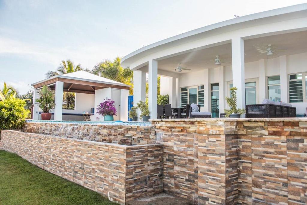 Spacious with plenty of shared space for groups, Camaceyes