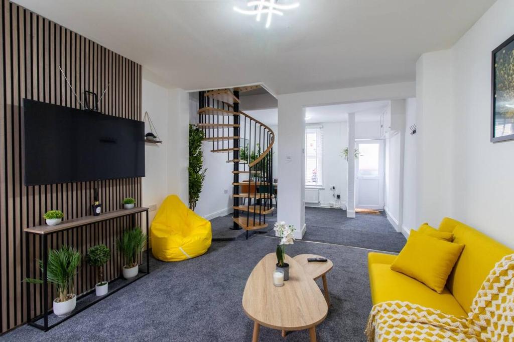 Open Mind Property - Luxury House & Free Parking, Portsmouth