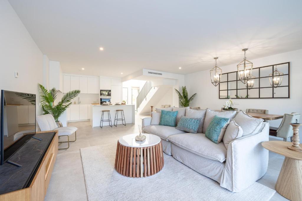 Luxury House Chaparral Golf E64 by AORA STAY - 2