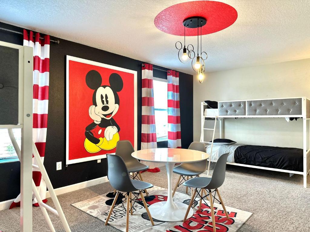 Amazing 9 bd 5 bath with pool spa 287, Davenport