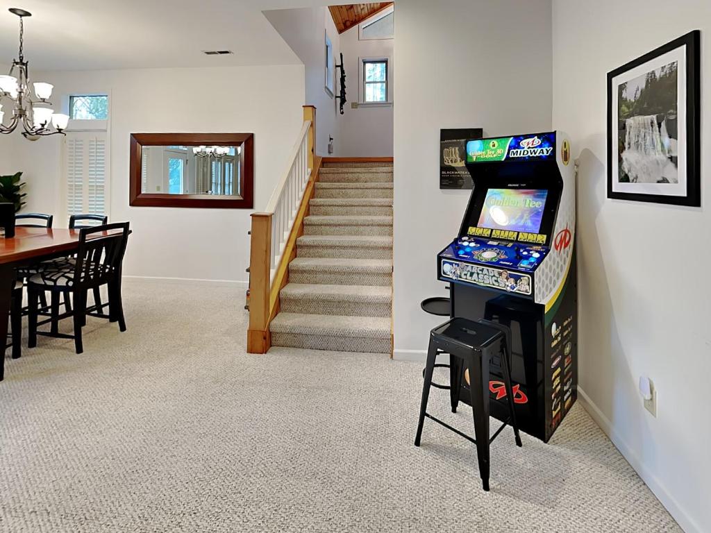 Cedars on the Rocks, Oakland