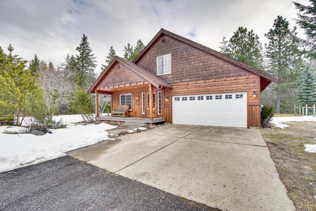 Forested Cle Elum Home with Trail Access and Deck, Cle Elum