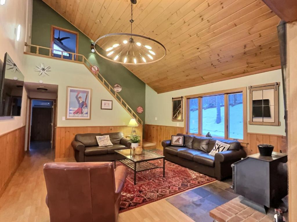 ThreeBears- AC, Hot Tub, Views, Fire Pit, Grill, Killington