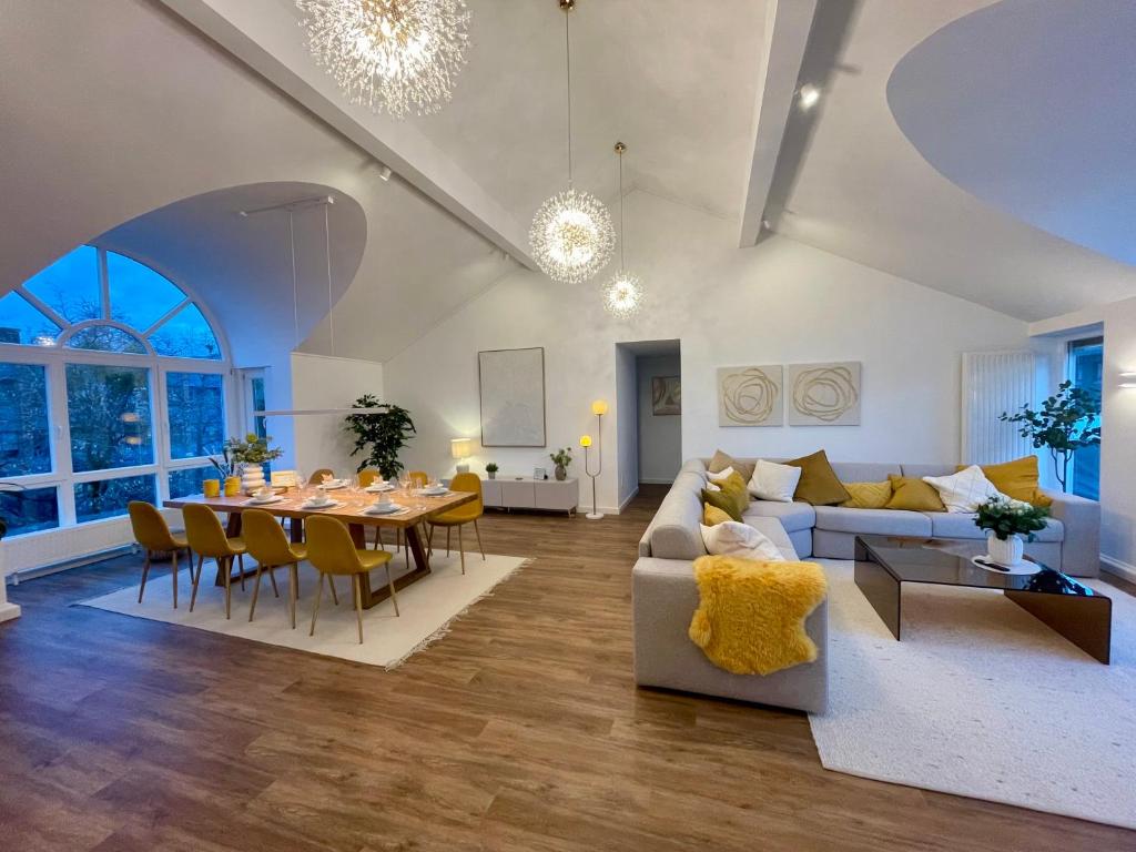 Munich Penthouse with Kitchen, Roofgarden and Parking - 1