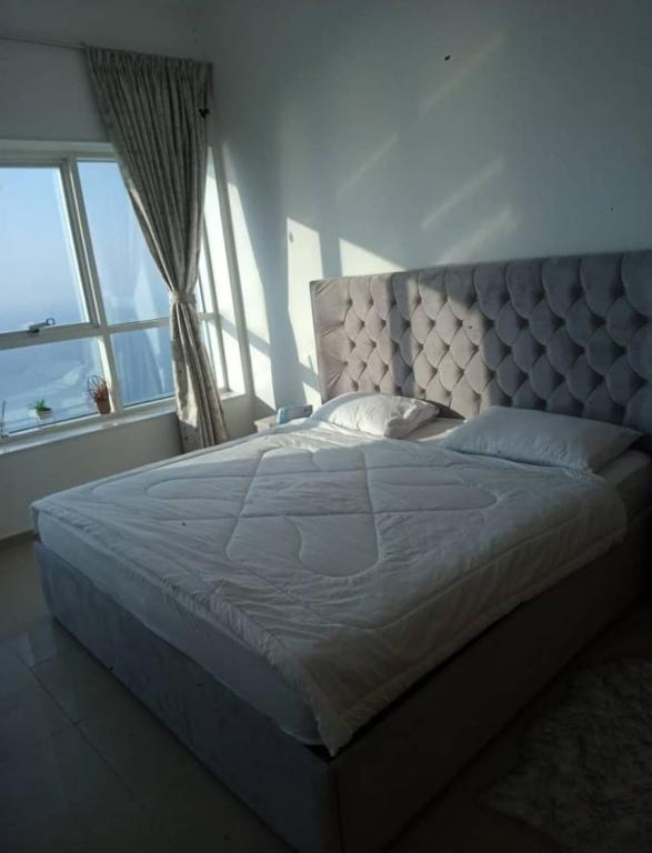 NICE Room in Sea View Apartment with Shared Amenities - ROOM INSIDE APARTMENT, Adžmán
