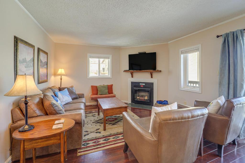 Balcony and Views Sugar Mountain Haven!, Sugar Mountain