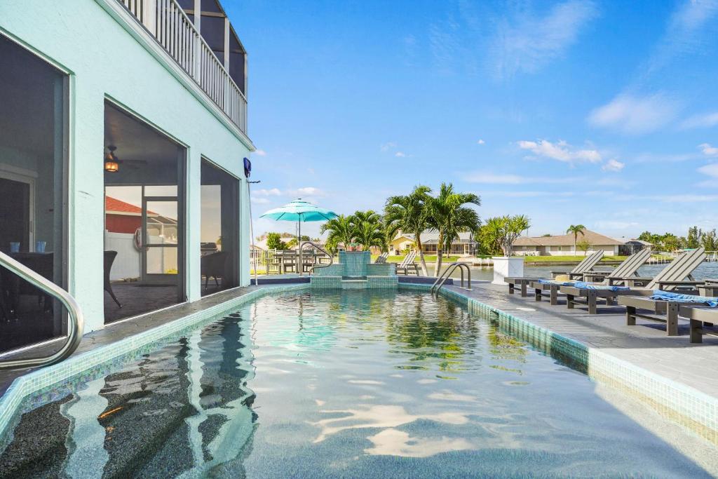 Schell-Topia Lake Front, Lochmoor Waterway Estates