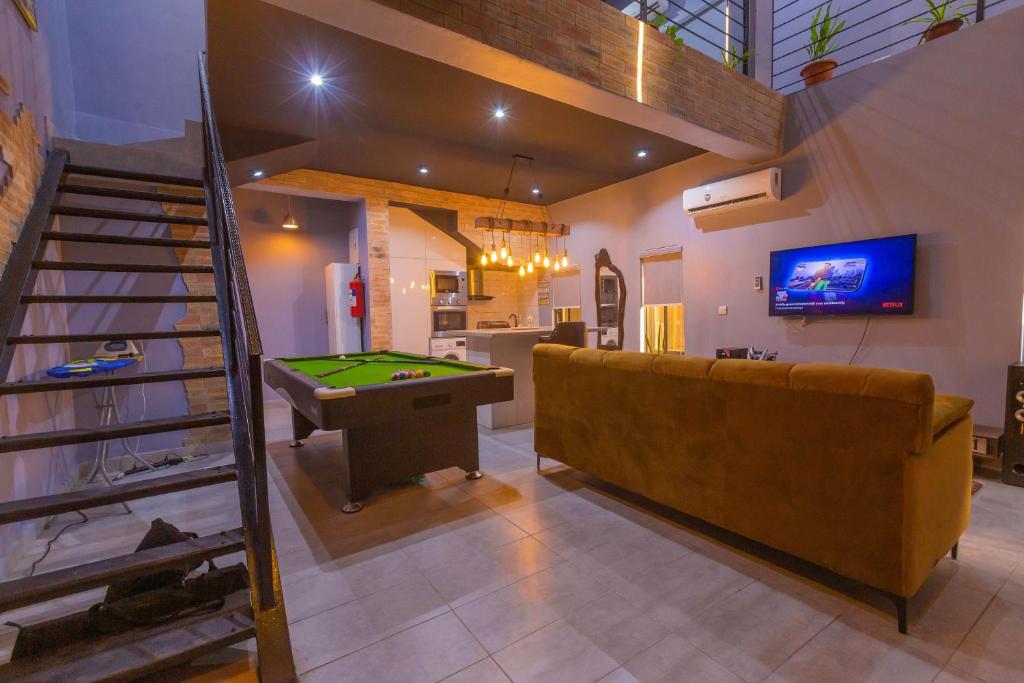 Koyo Shortlet, Lekki