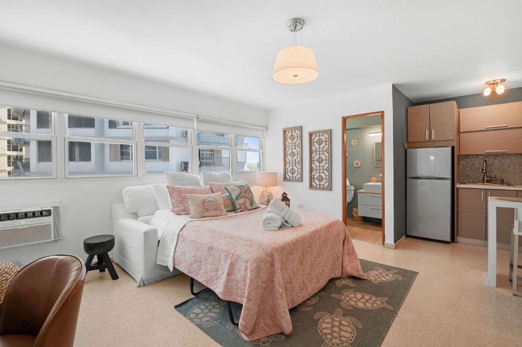 Modern & Cozy Studio in The Heart of Isla Verde, San Juan