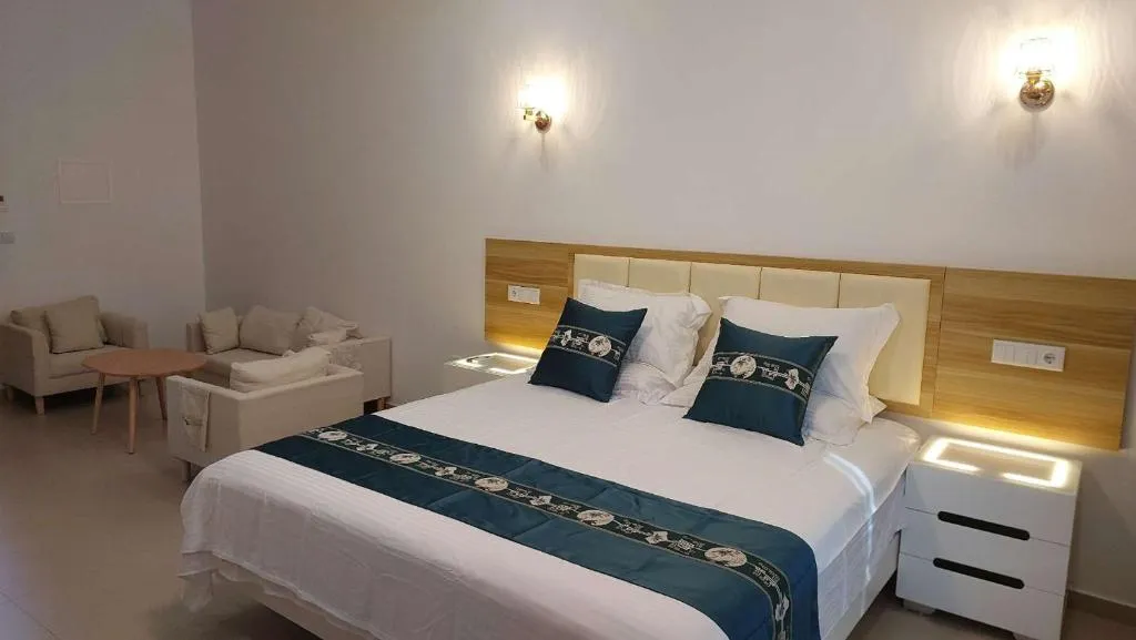 Lily holiday hotel, hotel in Mindelo