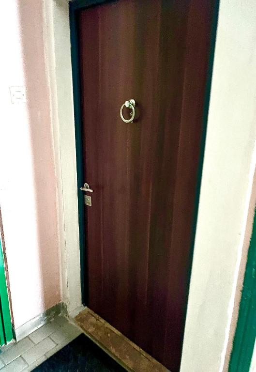 Cozy Stay Near Airport - 1