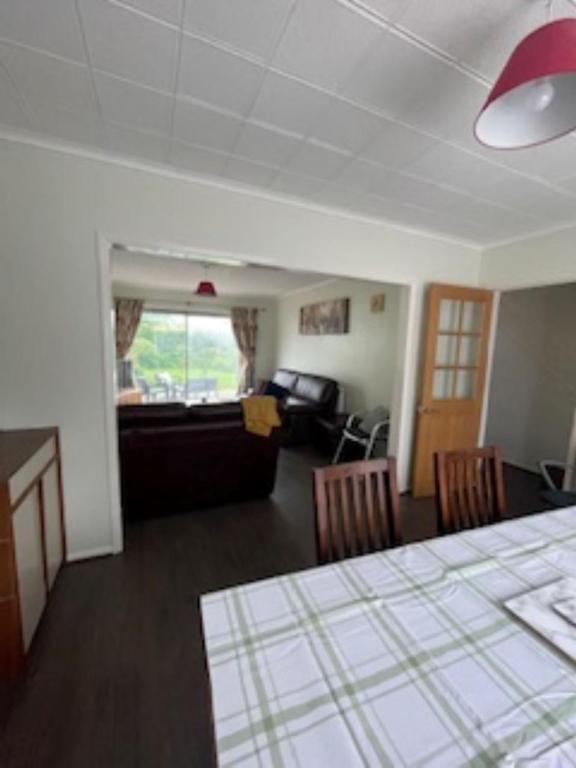 Wardown Place - Spacious 3 Bed House available for short term or long term Rental, Luton