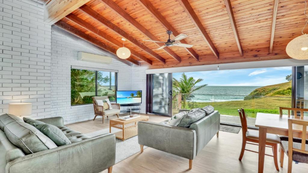 The Cove, Scotts Head