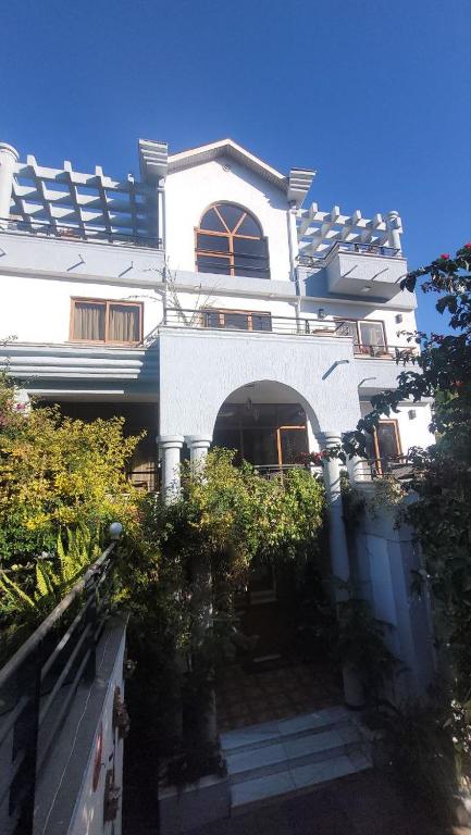 Inn of the Four Sisters