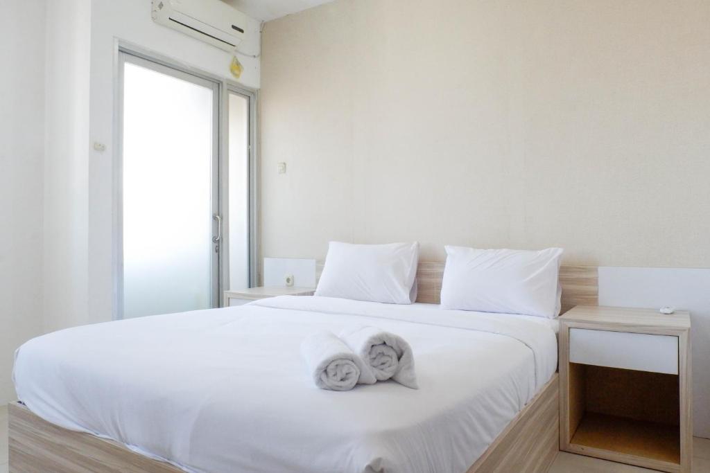 Best Value 1BR at Twin Tower Apartment By Travelio, Surabaja