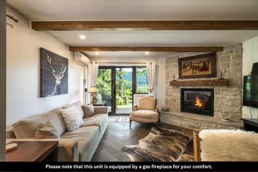 Simple & Luxe Condo With View, Mont-Tremblant