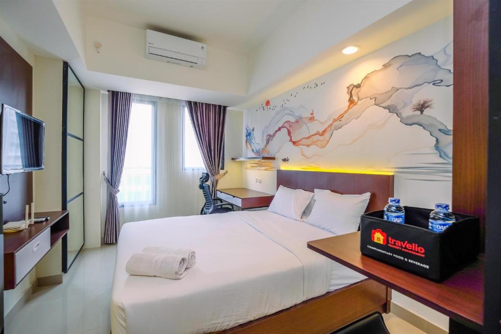 Restful and Tidy Studio at Evenciio Margonda Apartment By Travelio, Depok